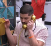 ‘BBB 26’: quem atendeu a ligação foi Marcelo, participante da Pipoca, que colocou a pulseira dourada