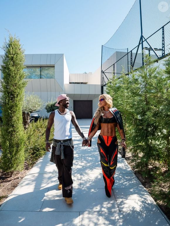 No evento de Fórmula 1, Virgínia causou ao usar um look ousado com inspiração em motocross