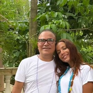 Anitta frequenta terreiro de candomblé e ponderou ao falar da fé: 'Óbvio que não considero aqui a parte extremista, de quando se usa isso para controlar um grupo'