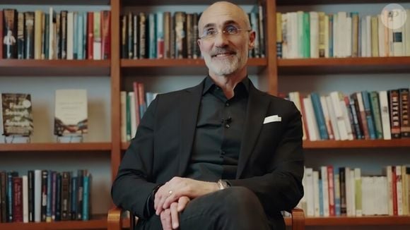 'Amizade inútil' foi assunto de palestra do especialista de Harvard Arthur C. Brooks, expert em ciência da felicidade