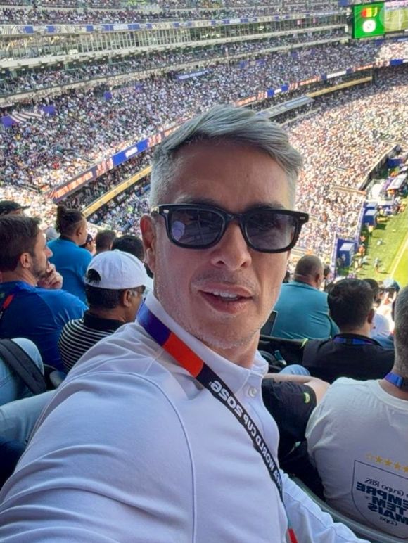 Contratado para ser o principal rosto da cobertura do Mundial nos Estados Unidos, Ivan Moré deixou a LeoDias TV após cerca de um mês de parceria. O caso ganhou repercussão nacional por conta das versões divergentes sobre a saída