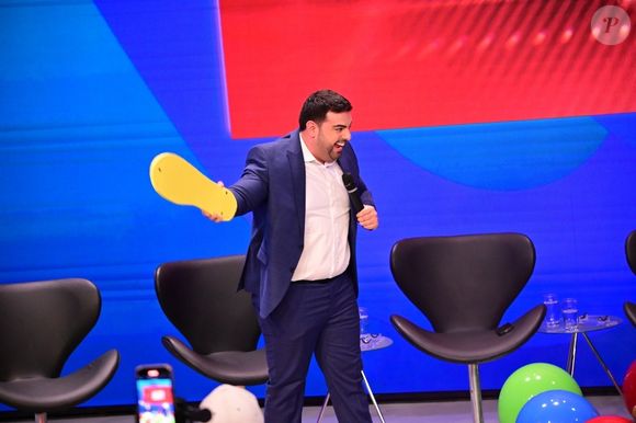 SBT alugou um apartamento para Macedão da Chinelada, novo apresentador do 'Aqui Agora', morar em SP, diz colunista