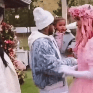 Grávida, Bruna Biancardi surge na festa da filha de Neymar e Amanda Kimberlly e vira alvo de críticas nas redes sociais