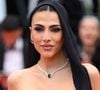 Giulia Salemi exibe maquiagem com lápis de olho preto na linha d'água em Cannes 2025