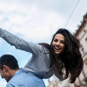 Quer ser uma pessoa mais gentil? Especialistas ouvidos pela revista Time listam 8 atitudes simples que ajudam a melhorar relações e aumentar o bem-estar