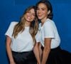 Bruna Marquezine e Luana Marquezine combinam camiseta branca no evento da Hering, mas apostam em saias pretas com propostas completamente diferentes