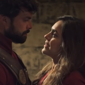 Victor Sparapane e Jessika Alves na novela Reis, da Record. Eles também trabalham na série 'A Vida Secreta do Meu Marido Bilionário'