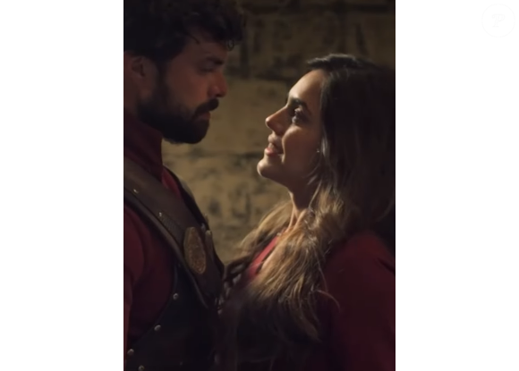 Victor Sparapane e Jessika Alves na novela Reis, da Record. Eles também trabalham na série 'A Vida Secreta do Meu Marido Bilionário'