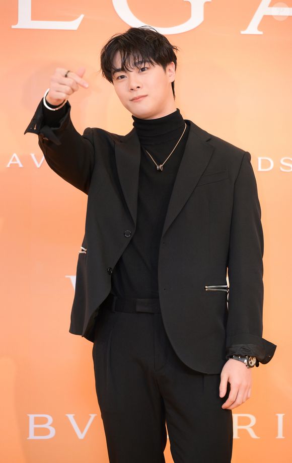 O cantor sul-coreano Moonbin, integrante do grupo ASTRO, morreu em abril de 2023, aos 25 anos. A causa também foi registrada como suicídio