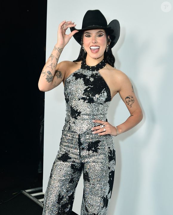 Ana Castela foi acusada de alfinetar Virgínia Fonseca recentemente