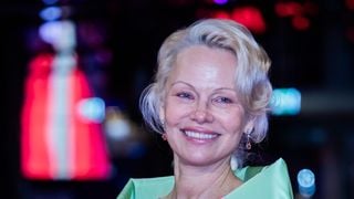 Nem alimentos de origem animal, nem café: Pamela Anderson, aos 58 anos, segue dieta vegana para esbanjar vitalidade. 'Os vegetais me sustentam'