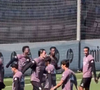 Vini Jr. vira assunto na web após surgir sorridente em treino do Real Madrid em meio a término com Virgínia Fonseca