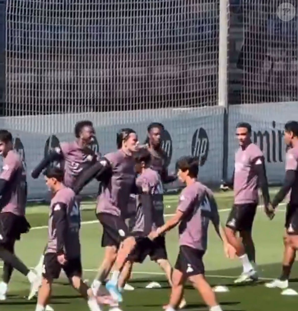 Vini Jr. vira assunto na web após surgir sorridente em treino do Real Madrid em meio a término com Virgínia Fonseca
