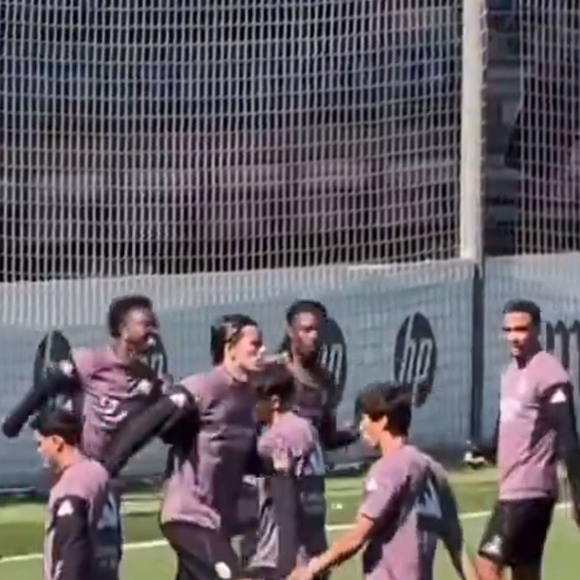 Vini Jr. vira assunto na web após surgir sorridente em treino do Real Madrid em meio a término com Virgínia Fonseca