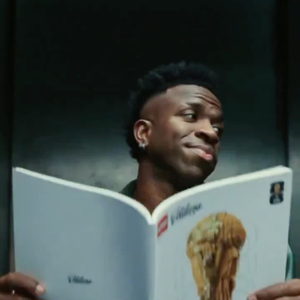 Vini Jr. estrelou um comercial ao lado de Cristiano Ronaldo, Messi e Mbappé para aquecer o público para a Copa do Mundo 2026