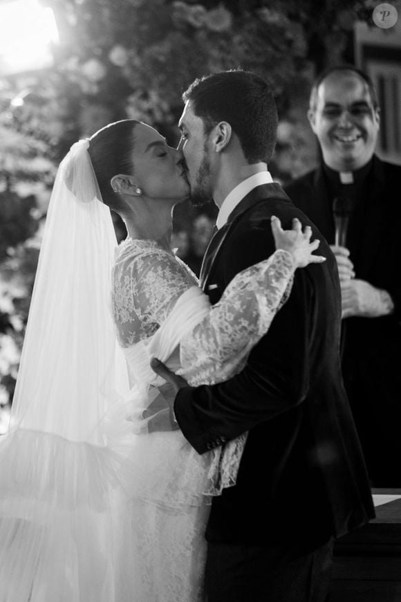 E teve beijo digno de novela do casal Giovanna Lancellotti e Gabriel David!