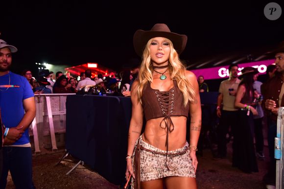 Look country glam: Virgínia combina sensualidade e estilo no Caldas Country