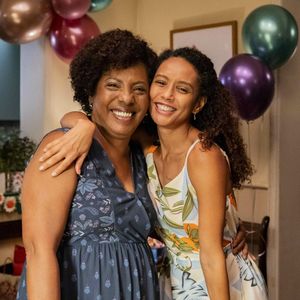 Taís Araujo rebateu as críticas ao figurino da personagem em recente entrevista ao jornal O Globo: ‘Quem critica não tem noção do que é o Brasil’