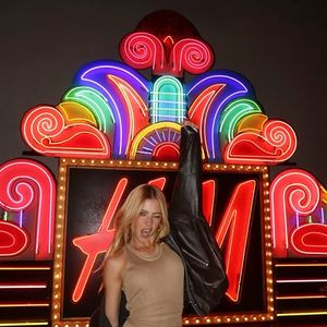 Jade Picon está curtindo dias de lazer e trabalho em Los Angeles