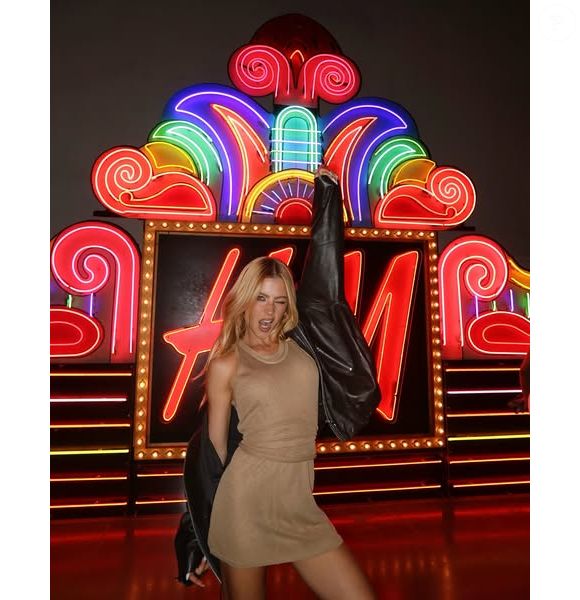 Jade Picon está curtindo dias de lazer e trabalho em Los Angeles