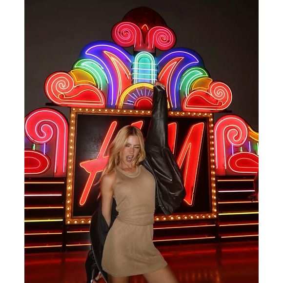 Jade Picon está curtindo dias de lazer e trabalho em Los Angeles