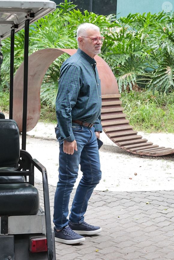 Pelo velório de Dennis Carvalho também passou o ator Tadeu Aguiar