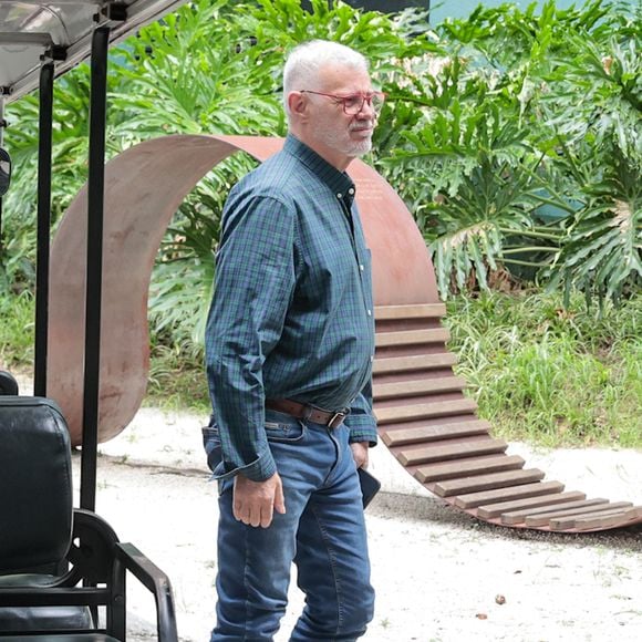 Pelo velório de Dennis Carvalho também passou o ator Tadeu Aguiar