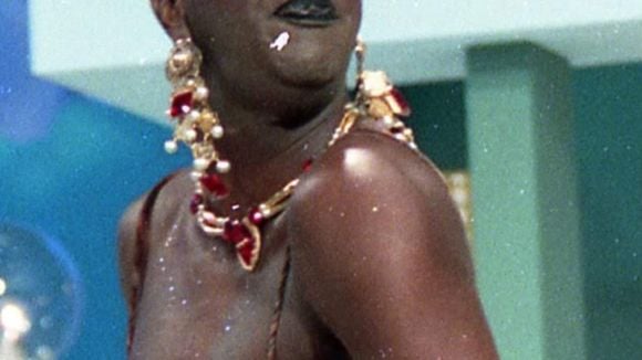 Morto há 23 anos, Jorge Laffond, a Vera Verão da 'Praça é Nossa', viveu situação curiosa com Fernanda Montenegro em aeroporto: 'Fez figuração para mim'