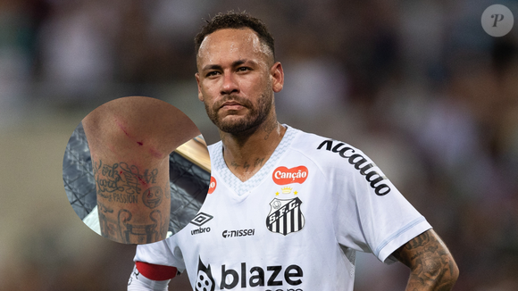 Neymar se irritou com a arbitragem em mais um jogo do Santos neste domingo, 31 de agosto de 2025