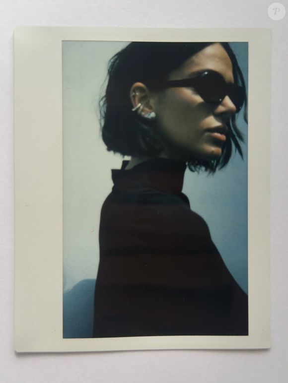 Bruna Marquezine revelou novo corte de cabelo em fotos no seu Instagram