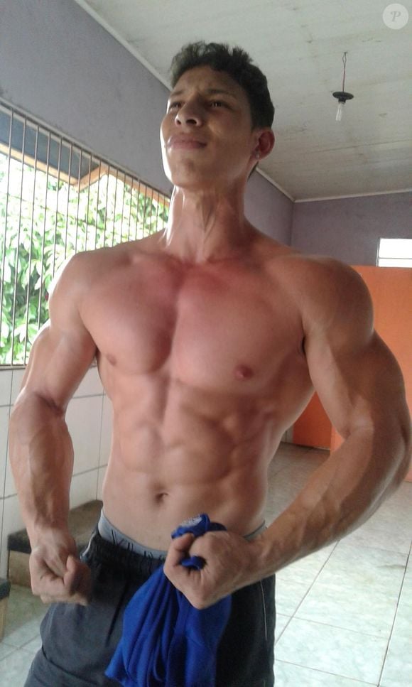 Calistenia ajudou Ramon Dino a definir completamente seu corpo