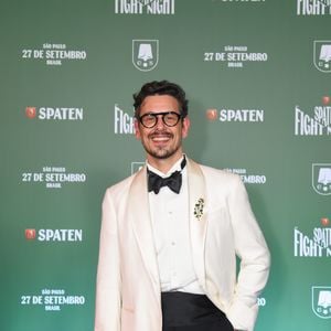 João Vicente de Castro vive um affair com Gracyanne Barbosa? O ator nega veementemente a ficada com a musa fitness após rumores que começaram nesta quinta-feira (16)