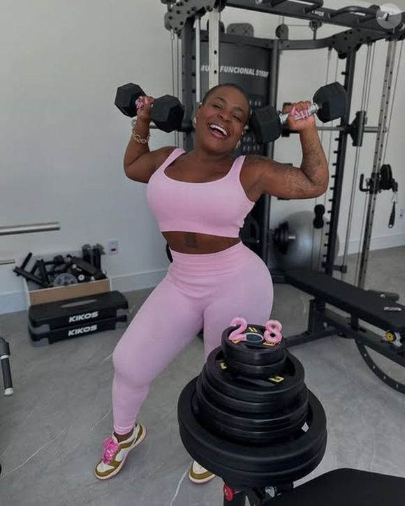 Jojo Todynho completou 28 anos e comemorou com uma festa temática na academia