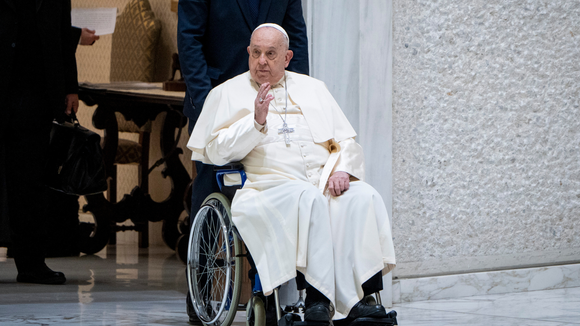 Estado de saúde do Papa Francisco é atualizado após agravamento rápido por broncoespasmo. Saiba novos detalhes