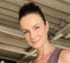Aos 51 anos, Carolina Kasting cuida da saúde física e mental após a descoberta de um distúrbio de imagem. Ela, que já passou pelo balé clássico, trabalhou como modelo e sempre manteve uma silhueta magra, contou que, nos últimos tempos, passou a se ver acima do peso, mesmo quando isso não correspondia à realidade.