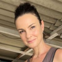 ‘É violento’: o real motivo do afastamento de Carolina Kasting, de ‘Além do Tempo’, das novelas por 6 anos; aos 51, atriz abre o jogo sobre difícil luta contra distúrbio de imagem