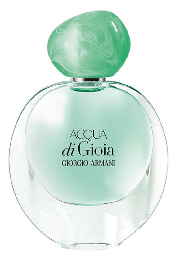 Acqua di Gioia (Giorgio Armani) aposta em limão, menta e jasmim para entregar um aroma fresco, aquático e limpo, com uma dose de sensualidade. É ideal para quem prefere fragrâncias elegantes sem notas muito intensas
