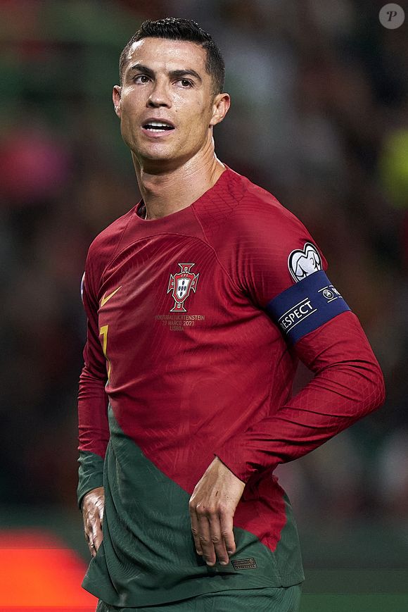 Beleza de Cristiano Ronaldo atrai homens e mulheres, e jogador tem milhões de fãs