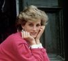 Lady Di utilizava a moda como estratégia, escolhendo o tom de rosa ideal para cada momento e mensagem que desejava passar