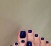 Esmalte azul  transmitem elegância e sofisticação e vão bem em ocasiões especiais