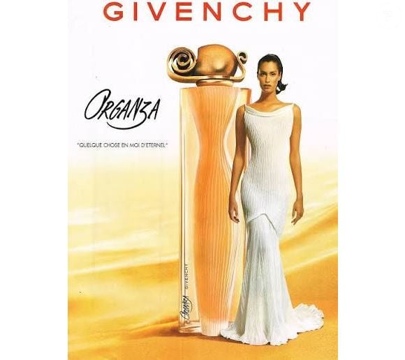 Queridinho de mulheres que buscam elegância atemporal, o Organza, da Givenchy, atravessou quase três décadas sem mudar sua fragrância, mesmo após atualizações no design do frasco