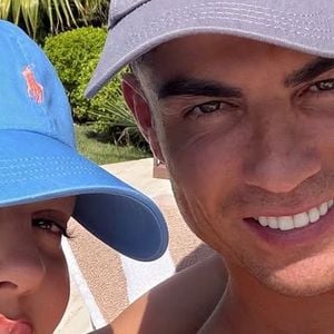 Segundo o portal português Notícias ao Minuto, a comentarista Isabel Figueira acredita que os indícios apontam para a possibilidade de Cristiano Ronaldo e Georgina Rodríguez finalmente se casarem neste fim de semana