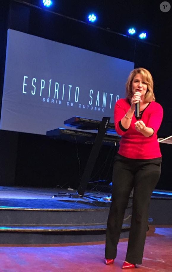 Fluente em português, Renee Murdoch também fez muitos cultos e pregações para os fãs daqui