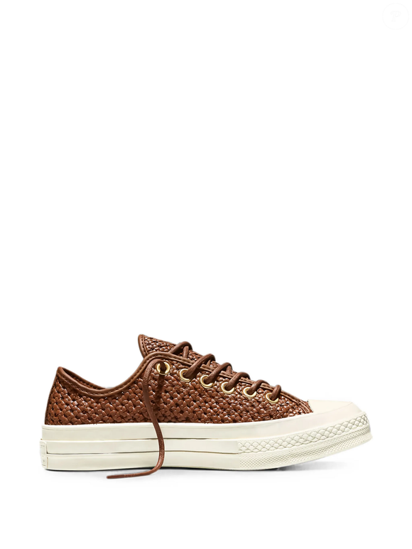 Com design trançado, o novo Converse Chuck 70 ganha uma aparência artesanal e adiciona textura às produções, sem abandonar os elementos clássicos da tradicional linha da marca