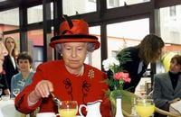 Aprenda a fazer a receita da sobremesa queridinha de Elizabeth II