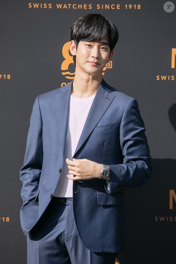 "Pedimos desculpas por causar exaustão com a longa espera. Por favor, entenda, pois isso é para evitar lançamentos contínuos de declarações", disse a empresa de Kim Soo-hyun