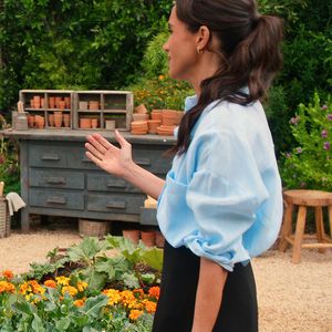 Sua conta oficial no Instagram, intitulada '@meghan', informou que a partir do próximo dia 15 de janeiro, a série 'With Love, Meghan', produção sobre estilo de vida da ex-atriz, estará disponível na Netflix