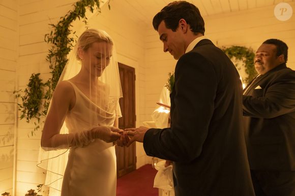 Casamento secreto de John F. Kennedy Jr. e Carolyn Bessette ganha recriação fiel em episódio marcante da série
