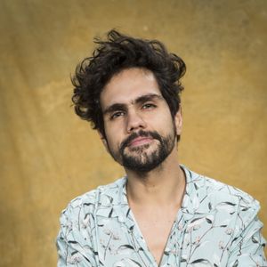Ciro Sales esteve na novela 'Segundo Sol' da Globo em 2018, interpretando Du Love. Seu personagem trabalhava como garoto de programa para Laureta (Adriana Esteves).