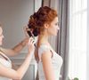 Da volta dos vestidos dos anos 90 e dos anéis de noivado coloridos à decoração marrom-chocolate e aos arranjos de flores surreais, o Relatório anual de tendências de casamento do Pinterest chegou para dar o tom das cerimônias matrimoniais em 2025.